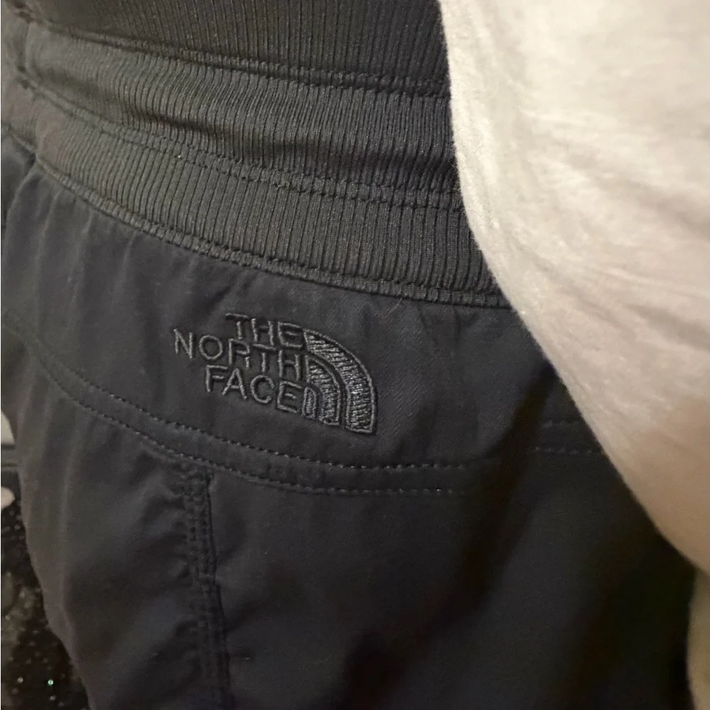 The North Face Women's Aphrodite 2.0 Capri Pants Black. Size Small - Picture 8 of 8